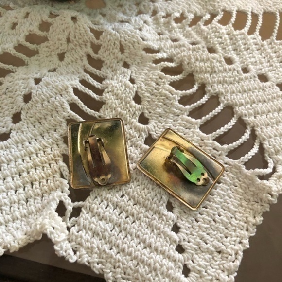 Vintage Clip On Earrings - Picture 2 of 3